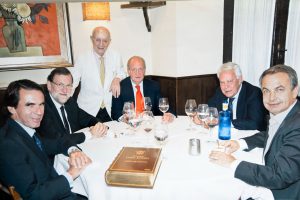 El Rey Juan Carlos con Lucio y cuatro presidentes de gobierno de España Zapatero , Rajoy, Aznar y Felipe Gonzalez